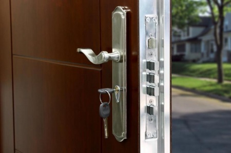 Pourquoi choisir un remplacement professionnel des portes ?